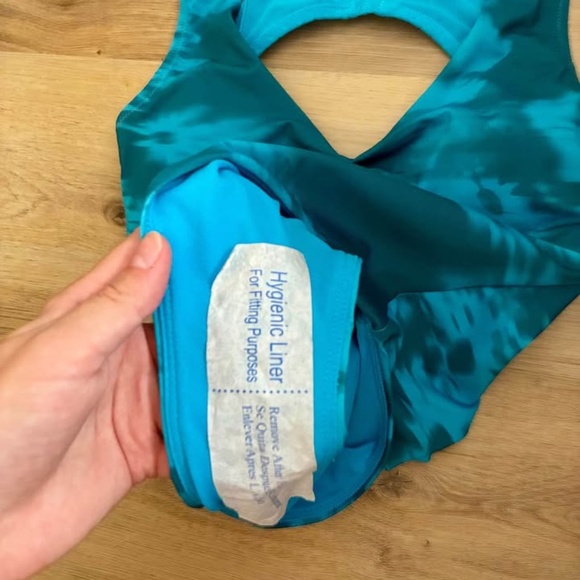 NIKE Women's One Piece Swimsuit - Picture 5 of 5